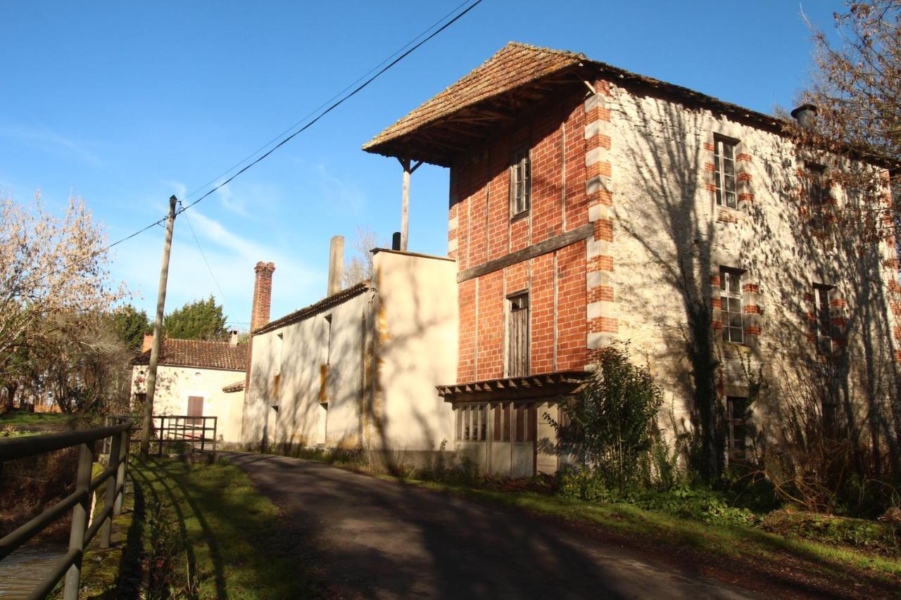 לינה וארוחת בוקר Mazieres  Le Moulin Scalagrand מראה חיצוני תמונה